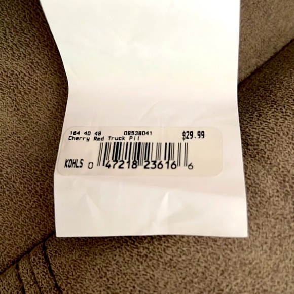 CLEARANCE🔖 NWT🎄 KOHLS 18x18 CHERRY RED TRUCK DOG WREATH CHRISTMAS THROW PILLOW - Picture 5 of 5